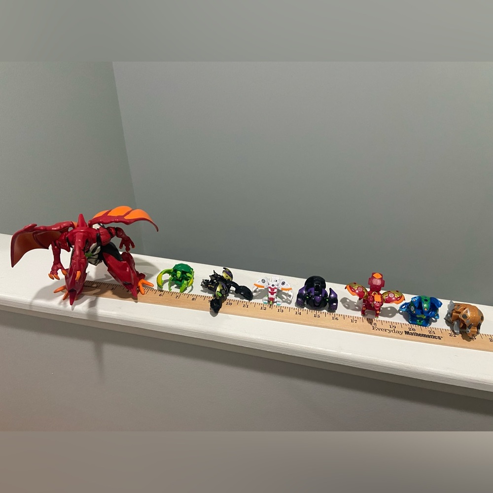 Bakugan Battle Planet Dragonoid Deluxe Action Figure and mini figures